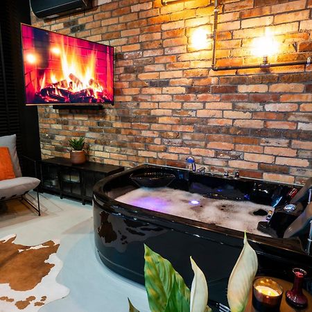 Aparthotel Zator Industrial 58 Jacuzzi Exteriör bild