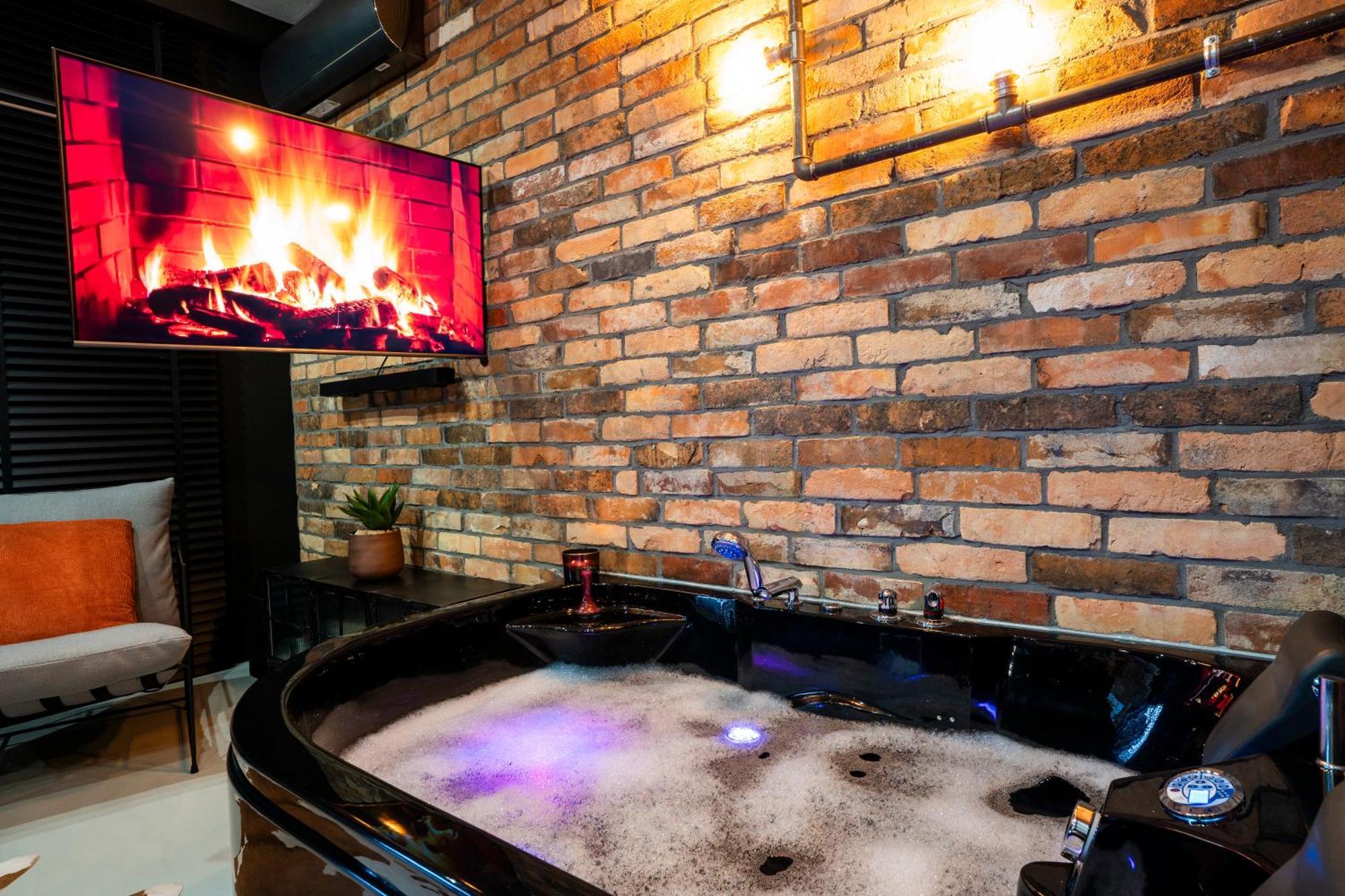 Aparthotel Zator Industrial 58 Jacuzzi Exteriör bild